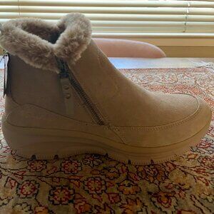 Skechers Women's Easy Going Cool Zip Booties